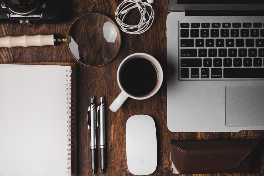 5 Cara Menata Meja Kantor Biar Makin Produktif – Cipta Office