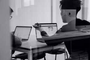 prinsip ergonomis di kantor salah satunya adalah dengan furniture yang sesuai 