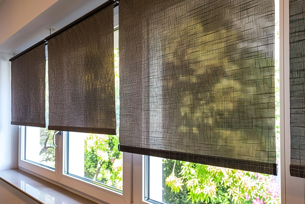 Kenali Jenis-jenis Roller Blinds untuk Jendela Kantor!