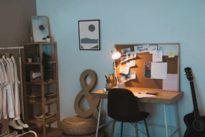 ruang kerja di rumah, kerja nyaman dari rumah, peralatan kantor, atk, cat dinding kantor