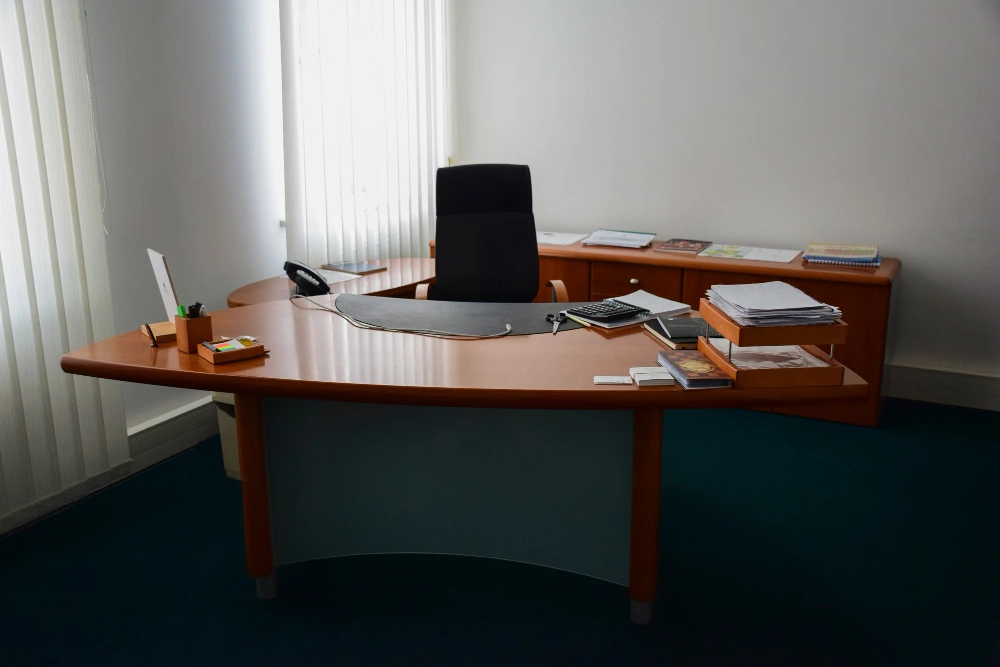 Ragam Jenis Meja Kantor untuk Staf, Manager, hingga Direktur!